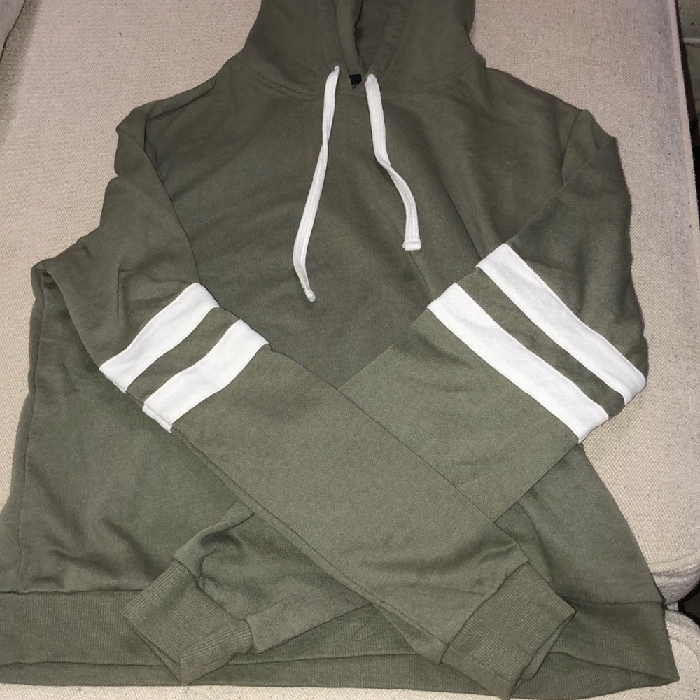 hunter green pullover sweatshirt